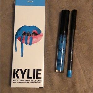 Kylie Cosmetics Makeup - Kylie matte liquid lipstick & lip liner, skylie Kylie Cosmetics Makeup - Kylie matte liquid lipstick & lip liner, skylie